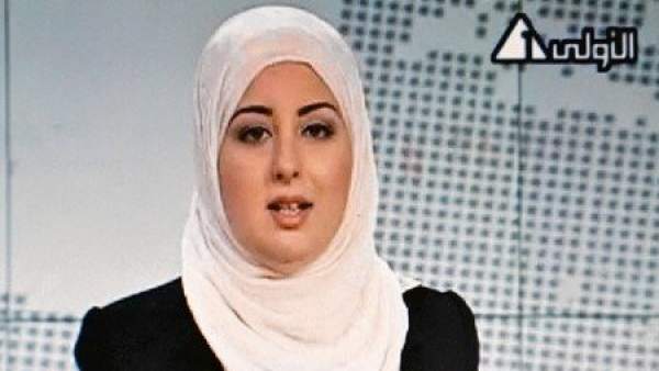 Fatima Nabil, con velo, en la televisión egipcia Fatima Nabil, con velo, en la televisión egipcia