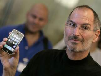 Steve Jobs con el iPhone
