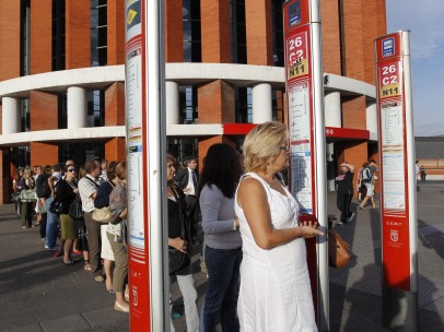 Colas en Atocha para coger el bus