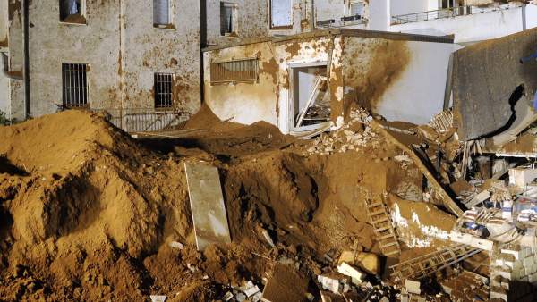Detonación de una bomba de la II Guerra Mundial Detonación de una bomba de la II Guerra Mundial