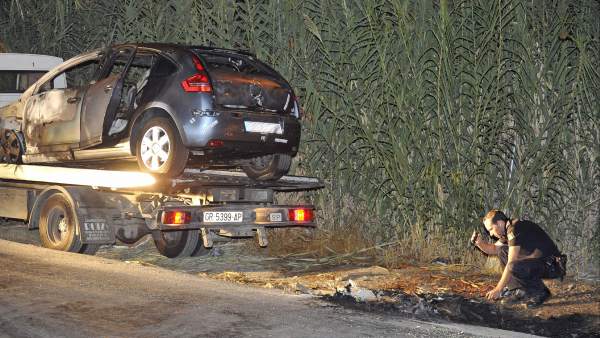 Encuentran el cuerpo de una mujer en un coche calcinado Encuentran el cuerpo de una mujer en un coche calcinado