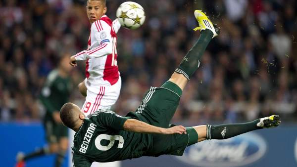 Benzema, ante el Ajax.