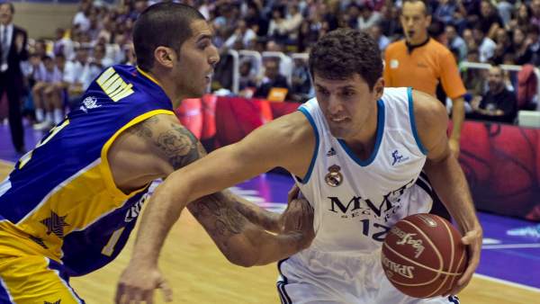 Mirotic en el Blancos de Rueda - Real Madrid Mirotic en el Blancos de Rueda - Real Madrid