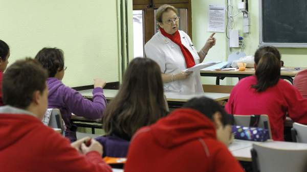 Estudiantes de secundaria Estudiantes de secundaria