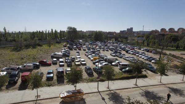 Solar lleno de coches en Madrid Solar lleno de coches en Madrid