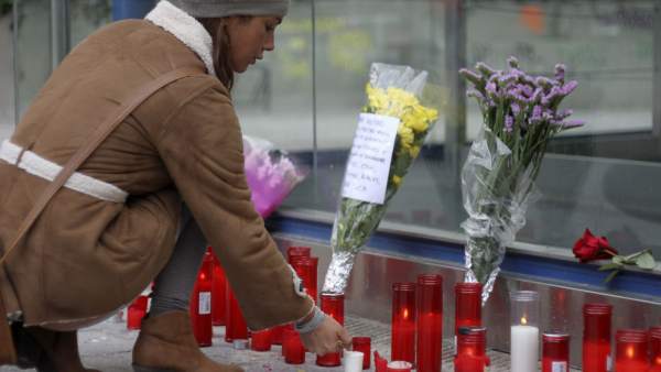 Flores por las víctimas del Madrid Arena Flores por las víctimas del Madrid Arena