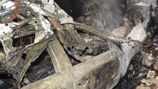 Los escombros de un coche bomba detonado en Damasco. Los escombros de un coche bomba detonado en Damasco.