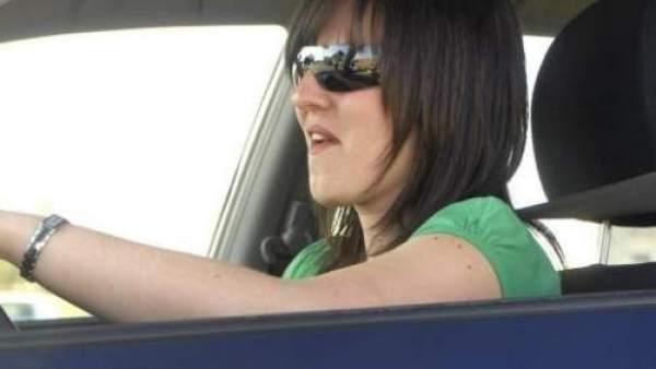Joven al volante Joven al volante