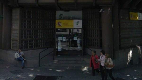 oficina seguridad social un centenar de pensionistas se encierran en una oficina de oficina seguridad social un centenar de pensionistas se encierran en una oficina de