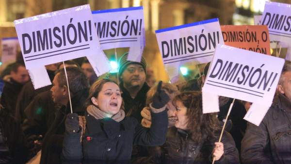 Piden la dimisión del Gobierno Piden la dimisión del Gobierno