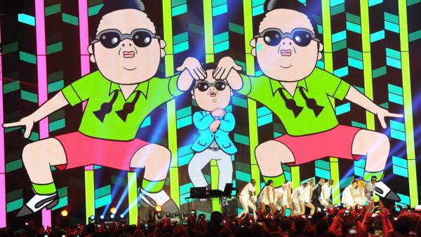 Psy en una actuación de Gangnam Style Psy en una actuación de Gangnam Style