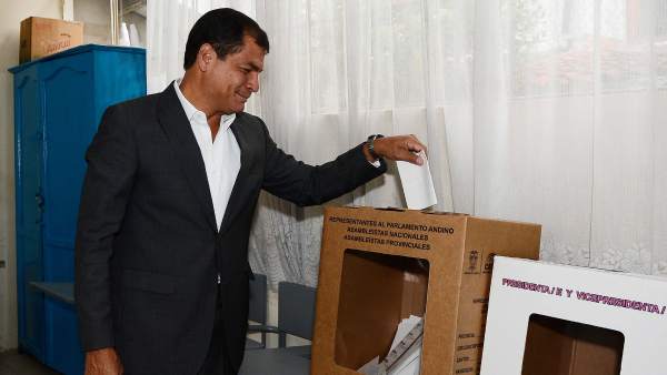 Correa deposita su voto Correa deposita su voto