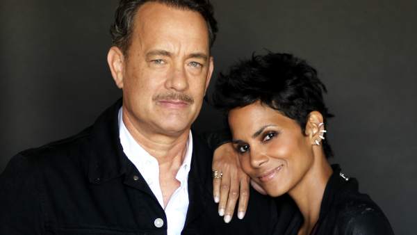 Los actores Tom Hanks y Halle Berry. Los actores Tom Hanks y Halle Berry.