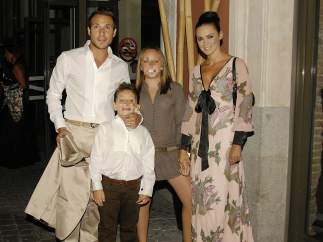 Antonio David con sus hijos y su actual mujer