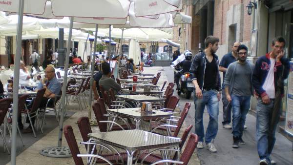 Onze entitats demanen atallar la venda il·legal en Falles Onze entitats demanen atallar la venda il·legal en Falles
