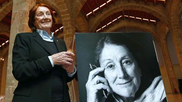 Rosa Regás recibe el Premio Biblioteca Breve Rosa Regás recibe el Premio Biblioteca Breve