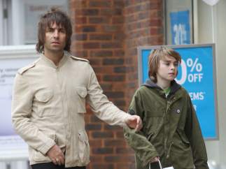 Liam Gallagher y su hijo Gene