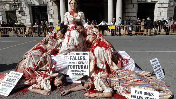 Falleras ensangrentadas Falleras ensangrentadas