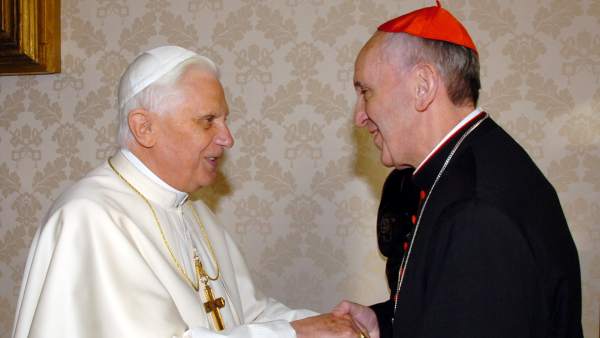 El papa Benedicto XVI y su futuro sucesor Jorge Mario Bergoglio El papa Benedicto XVI y su futuro sucesor Jorge Mario Bergoglio
