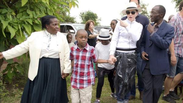 Madonna y sus hijos Madonna y sus hijos