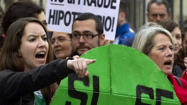 Protestas frente a la sede del PP en Andalucía Protestas frente a la sede del PP en Andalucía