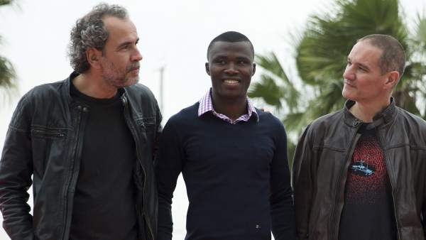 Guillermo Toledo, Alassane Diakite y Miguel Alcantud, director de 'Diamantes de sangre'. Guillermo Toledo, Alassane Diakite y Miguel Alcantud, director de 'Diamantes de sangre'.