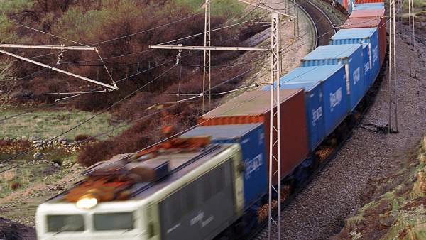Un tren de mercancías Un tren de mercancías