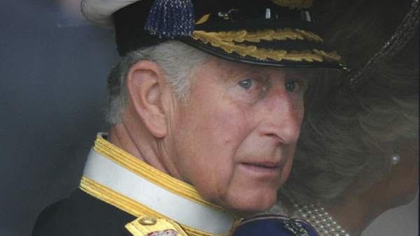 El príncipe Carlos y Camilla, camino del Parlamento inglés El príncipe Carlos y Camilla, camino del Parlamento inglés
