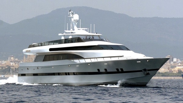 El yate 'Fortuna' vuelve a manos de los empresarios que lo donaron al rey