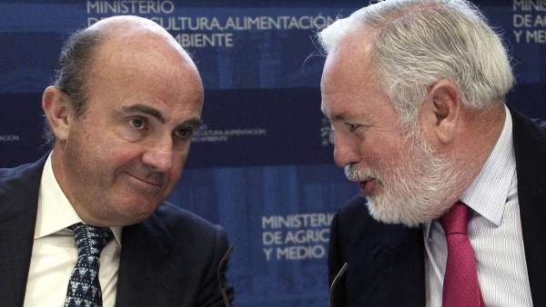 Guindos confía en una recuperación "clara" en 2014 para poder bajar el IRPF en 2015 Guindos confía en una recuperación "clara" en 2014 para poder bajar el IRPF en 2015