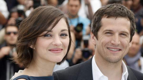 El director francés Guillaume Canet posa junto a la actriz Marion Cotillard durante la presentación, fuera de competición, de su película'Lazos de sangre'. El director francés Guillaume Canet posa junto a la actriz Marion Cotillard durante la presentación, fuera de competición, de su película'Lazos de sangre'.
