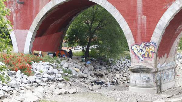 Persona sin techo en el puente de los Franceses (Madrid) Persona sin techo en el puente de los Franceses (Madrid)