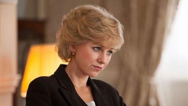 Naomi Watts como Lady Di Naomi Watts como Lady Di
