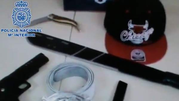 Material incautado a las bandas latinas. Material incautado a las bandas latinas.