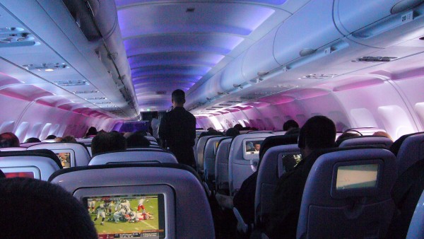 Cabina de pasajeros de un avión Cabina de pasajeros de un avión