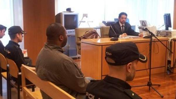 El agresor sentado en el banquillo El agresor sentado en el banquillo