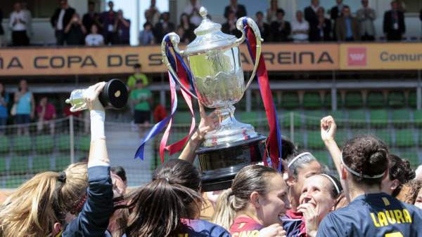 Las jugadoras del Barça celebran su triunfo en la Copa de la Reina de fútbol 2013 Las jugadoras del Barça celebran su triunfo en la Copa de la Reina de fútbol 2013