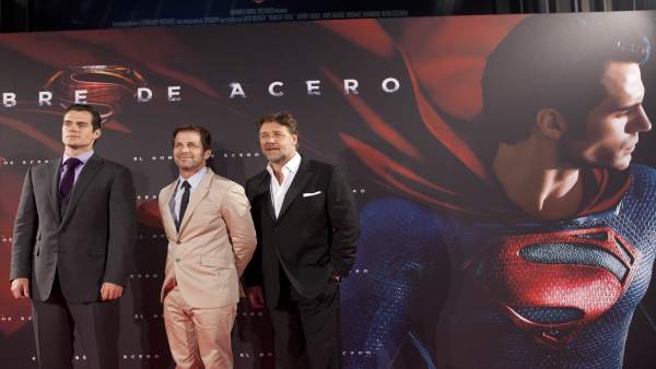 Henry Cavill, Russell Crowe y Zack Snyder en Madrid Henry Cavill, Russell Crowe y Zack Snyder en Madrid