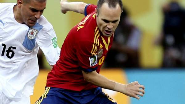 Iniesta, durante el partido contra Uruguay en la Copa Confederaciones 2013 Iniesta, durante el partido contra Uruguay en la Copa Confederaciones 2013