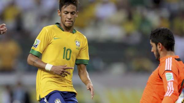 Neymar le marca un gol a México Neymar le marca un gol a México