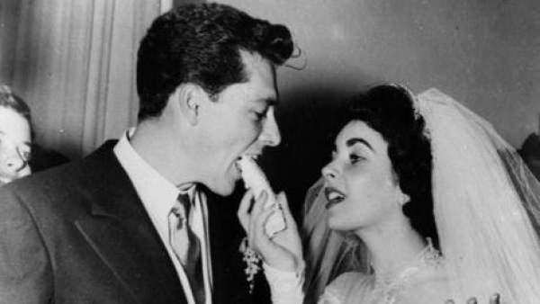 Foto de la boda entre Liz Taylor y Nicky Hilton. Foto de la boda entre Liz Taylor y Nicky Hilton.