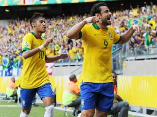 Neymar y Fred con Brasil