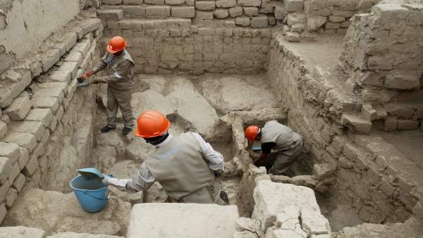 Hallan 63 cuerpos en un mausoleo de Perú Hallan 63 cuerpos en un mausoleo de Perú