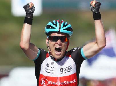 Jan Bakelants gana la segunda etapa del Tour
