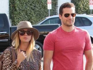 Henry Cavill y Kaley Kuoco