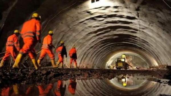 Trabajadores en túnel Trabajadores en túnel