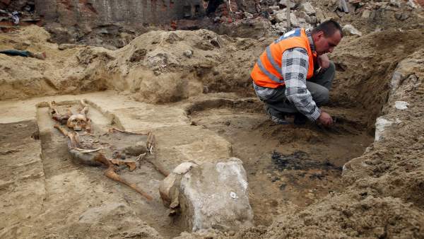 Descubren varias tumbas de vampiros en Polonia Descubren varias tumbas de vampiros en Polonia