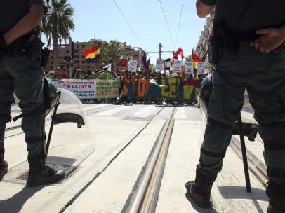 Protestas en la inauguración de la Línea 2 del TRAM de Alicante