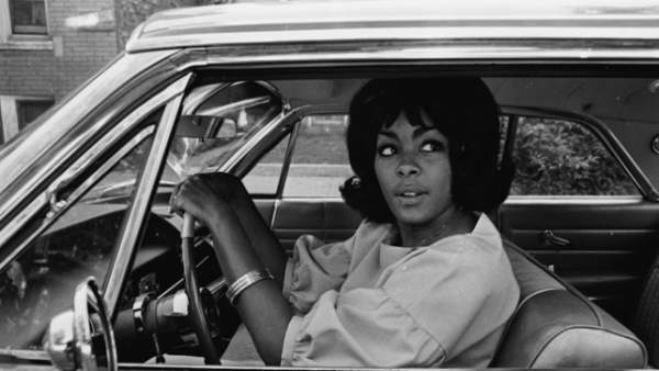 Hombes y mujeres al volante