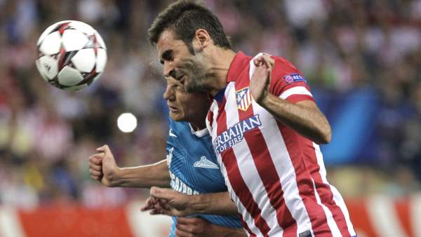 Adrián López ante el Zenit Adrián López ante el Zenit